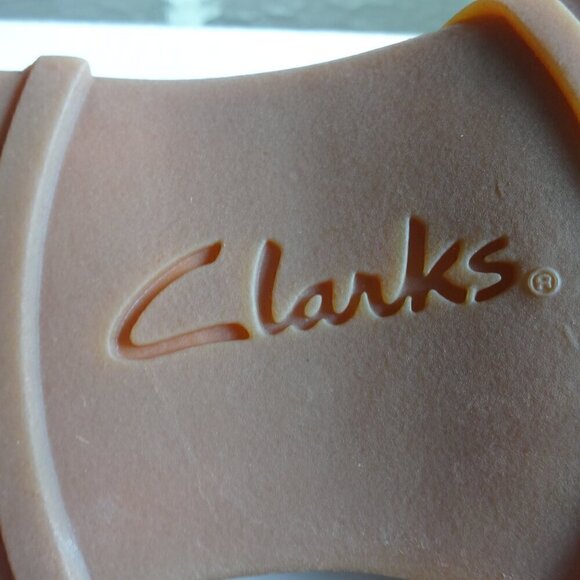 Clark's women's size 7M, canvas slide on sandals Khaki with white trim, padded - Picture 8 of 12